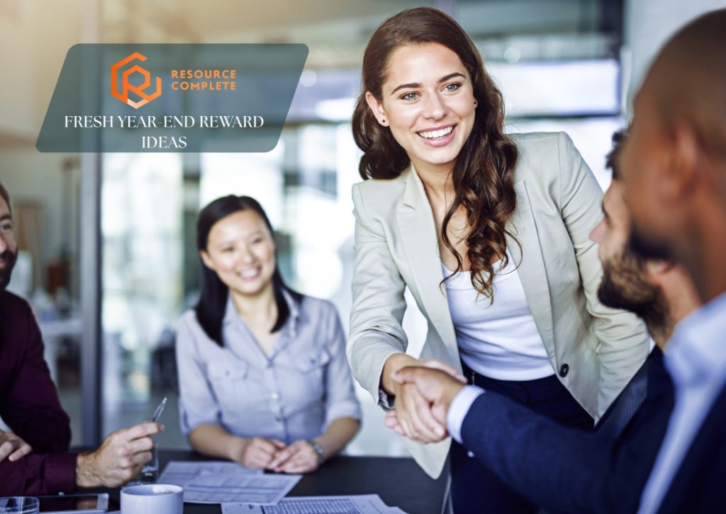 Manager handing a handwritten thank-you note that highlights behaviour, result, and business impact